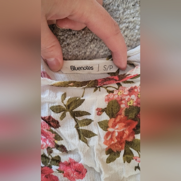 Womens size small romper - Picture 4 of 4